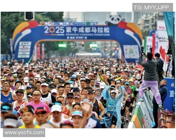 成都城市马拉松精彩点评滑板队展现速度与激情的完美结合